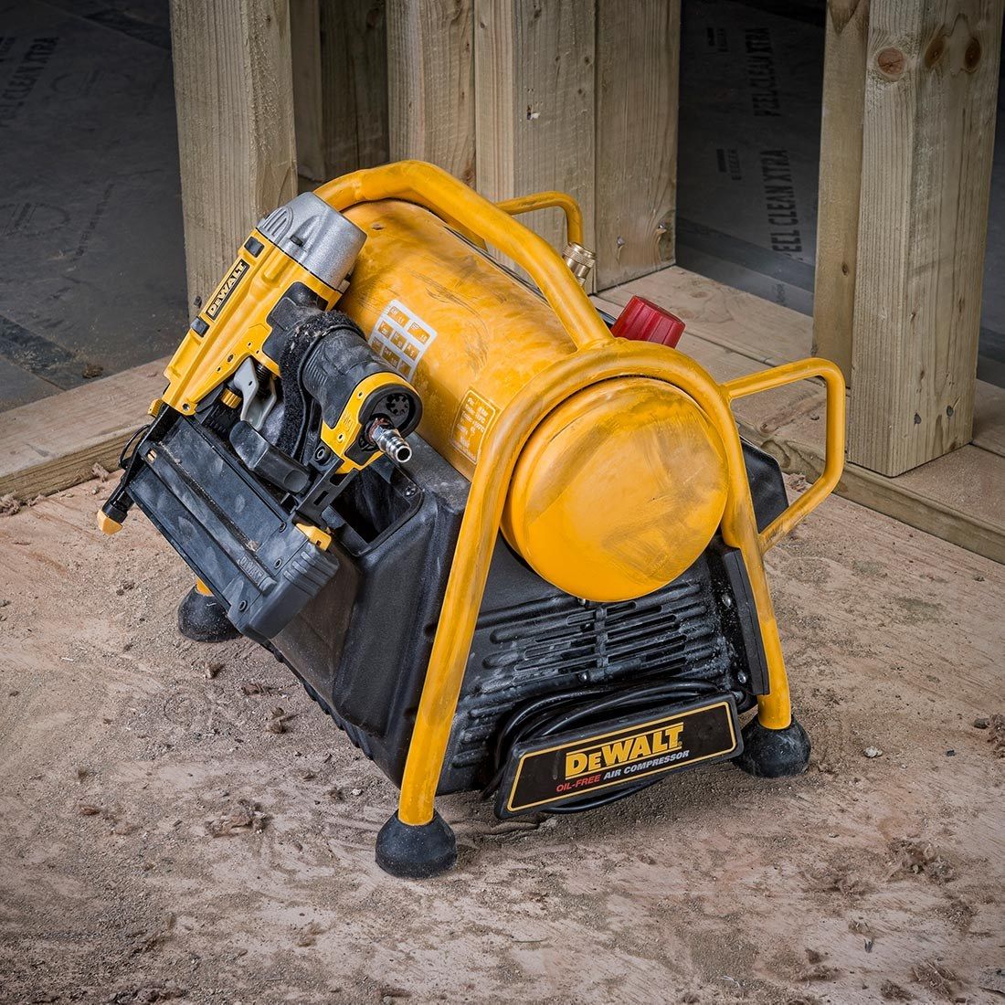 DeWalt DPC6MRC-GB 230v 1.5Hp Mini Roll Cage Luftkompressor 6 Litre – Bild 4
