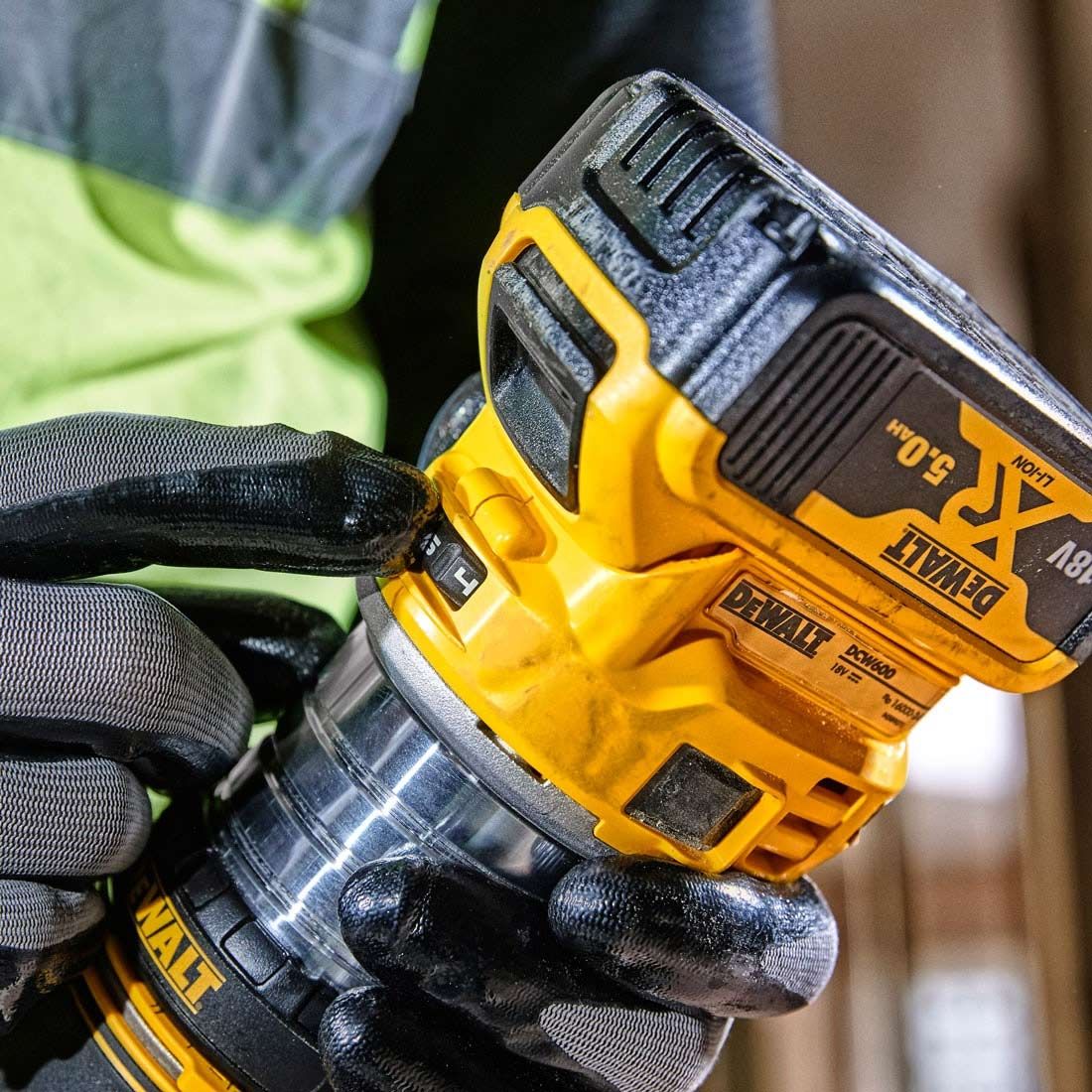 DeWalt DCW604NT-XJ 18v XR bürstenlos 1/4" Router ohne Akku und Ladegerät in TSTAK Case – Bild 5